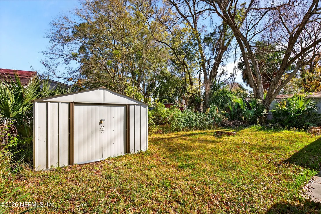 Photo of 815 BAKER Avenue