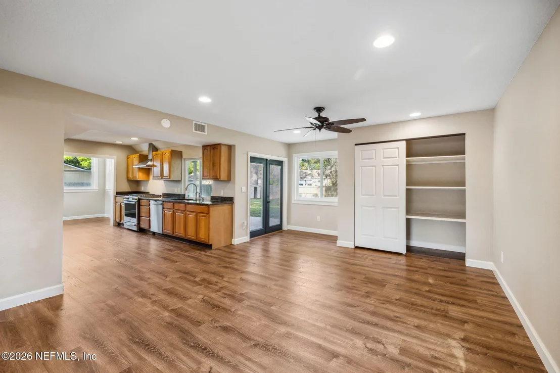 Photo of 4425 BEACON Drive W