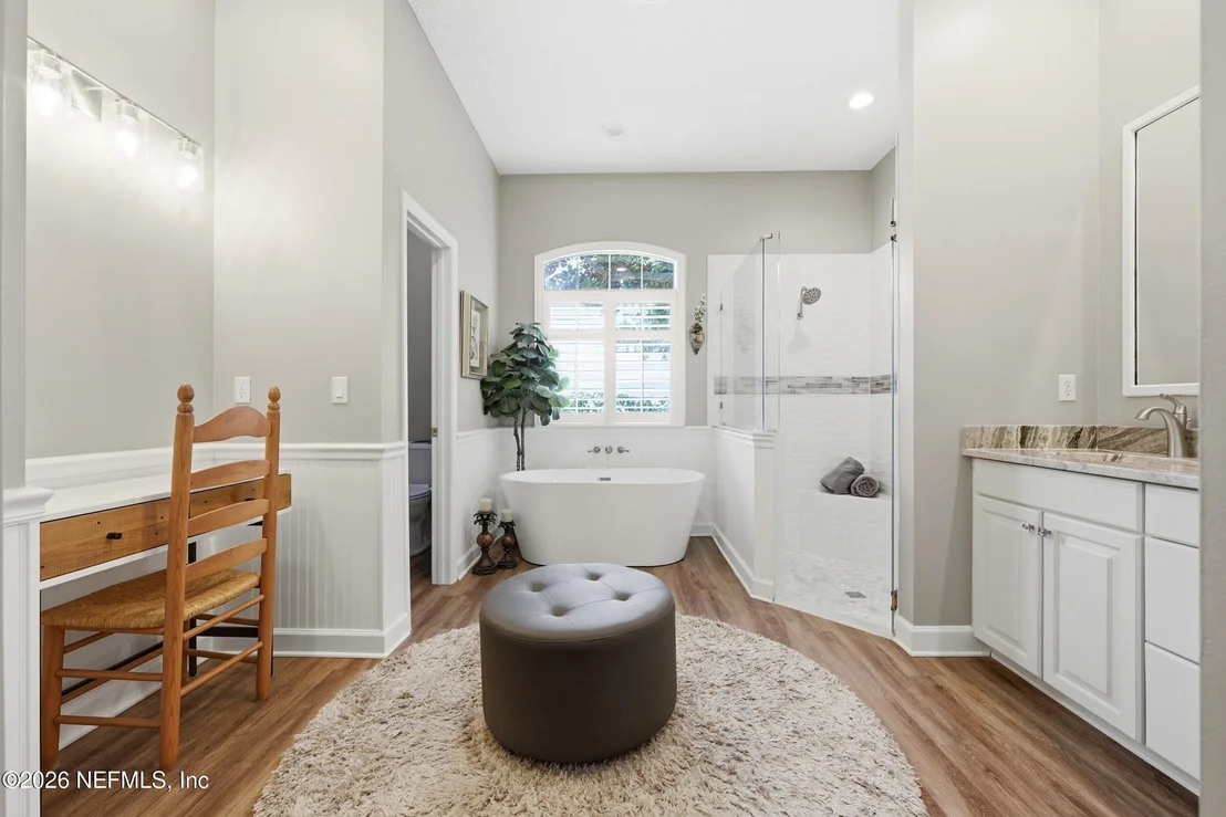 Photo of 828 RILEY Lane