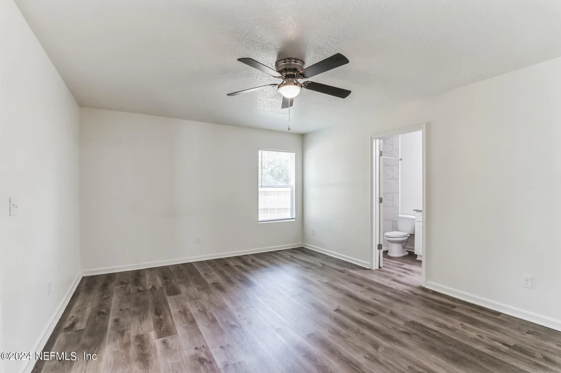 Photo of 908 W 9TH Street