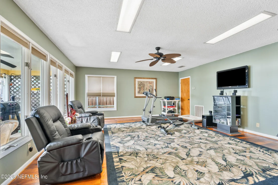 Photo of 5992 HECKSCHER Drive