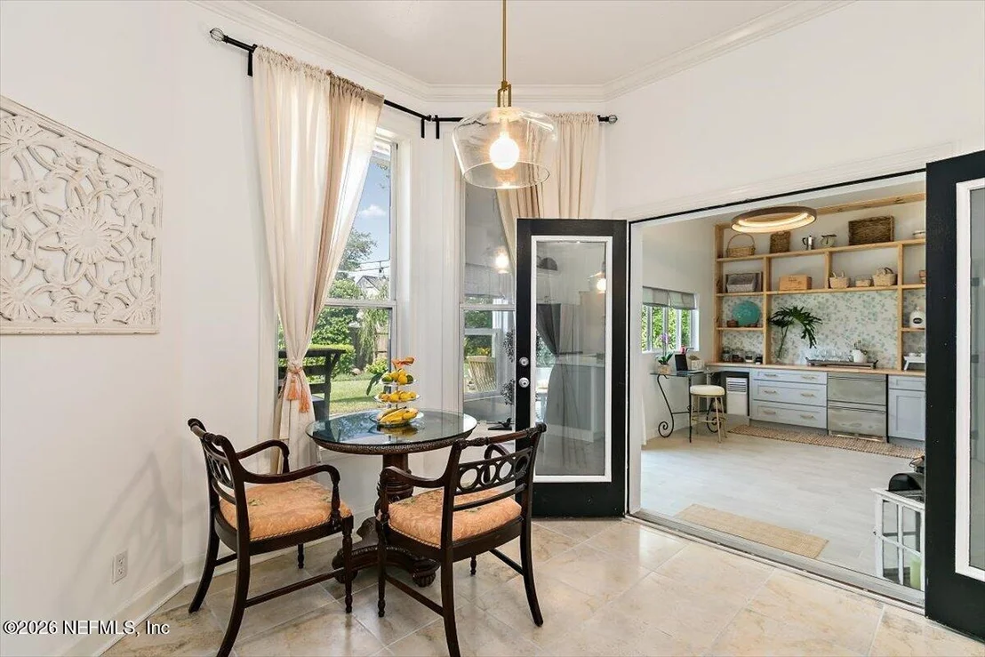 Photo of 525 SUNSET Drive