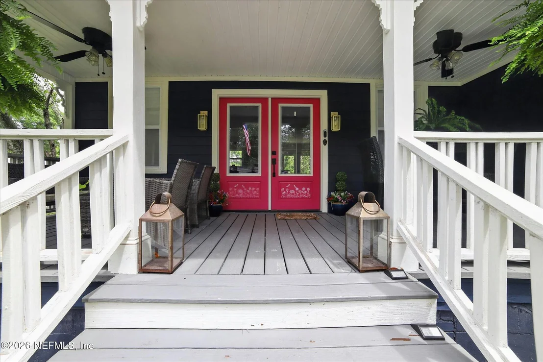Photo of 28180 LAKE HAMPTON Road