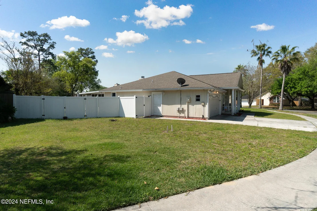Photo of 8666 CHARLESGATE Circle N