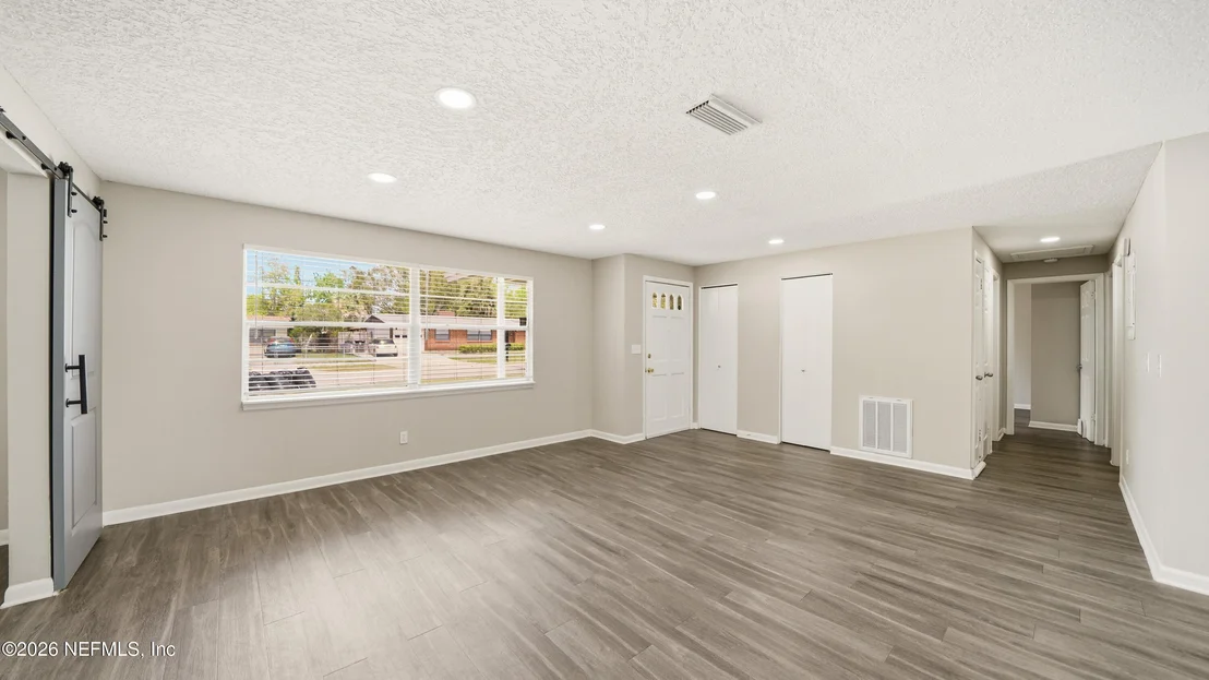 Photo of 586 MADEIRA Drive