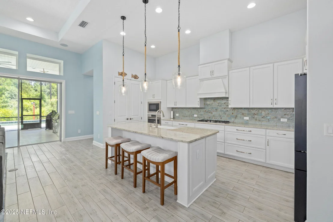 Photo of 162 PARKBLUFF Circle