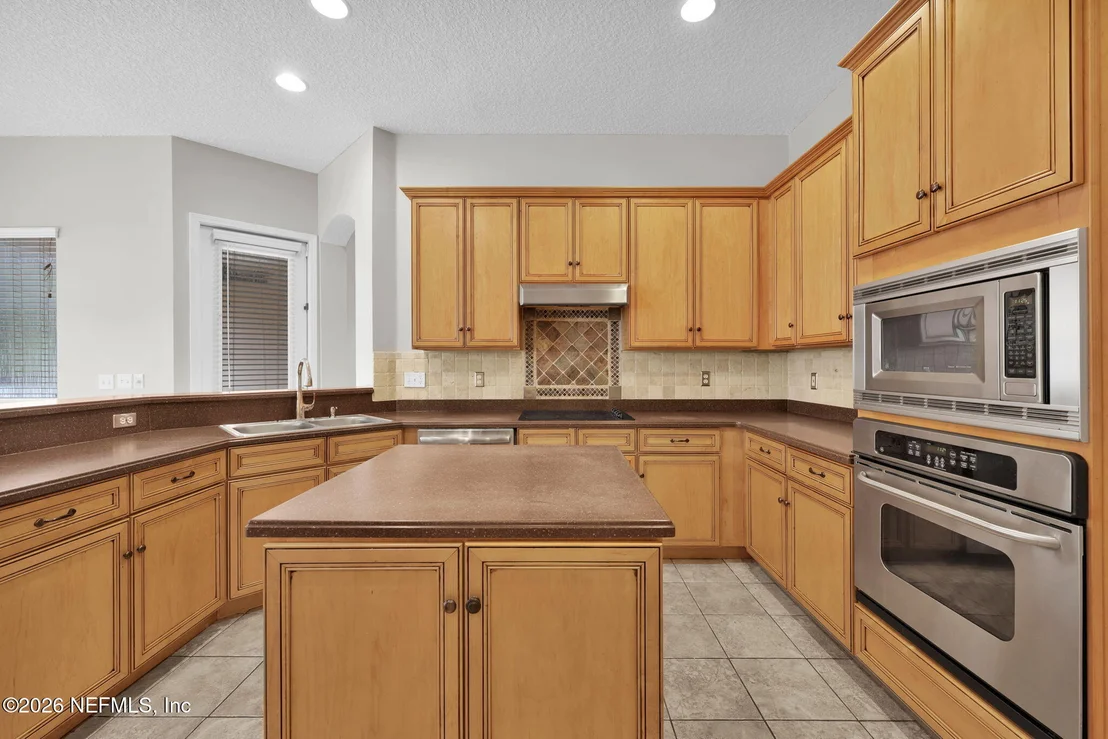 Photo of 879 SONGBIRD Drive