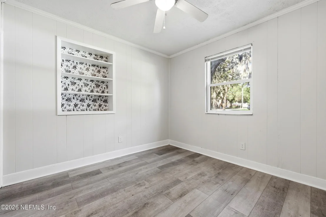 Photo of 2151 MAPLE LEAF Drive E