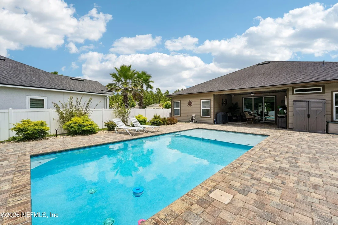 Photo of 96069 BREEZEWAY Court