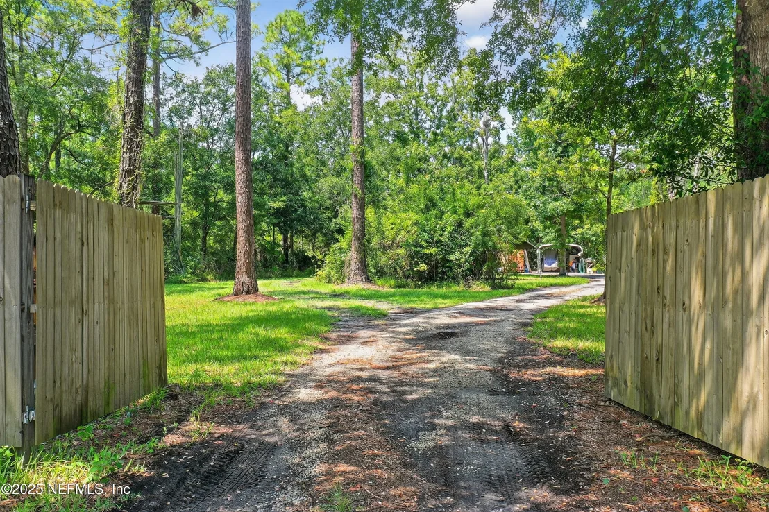 Photo of 2561 STARRATT Road