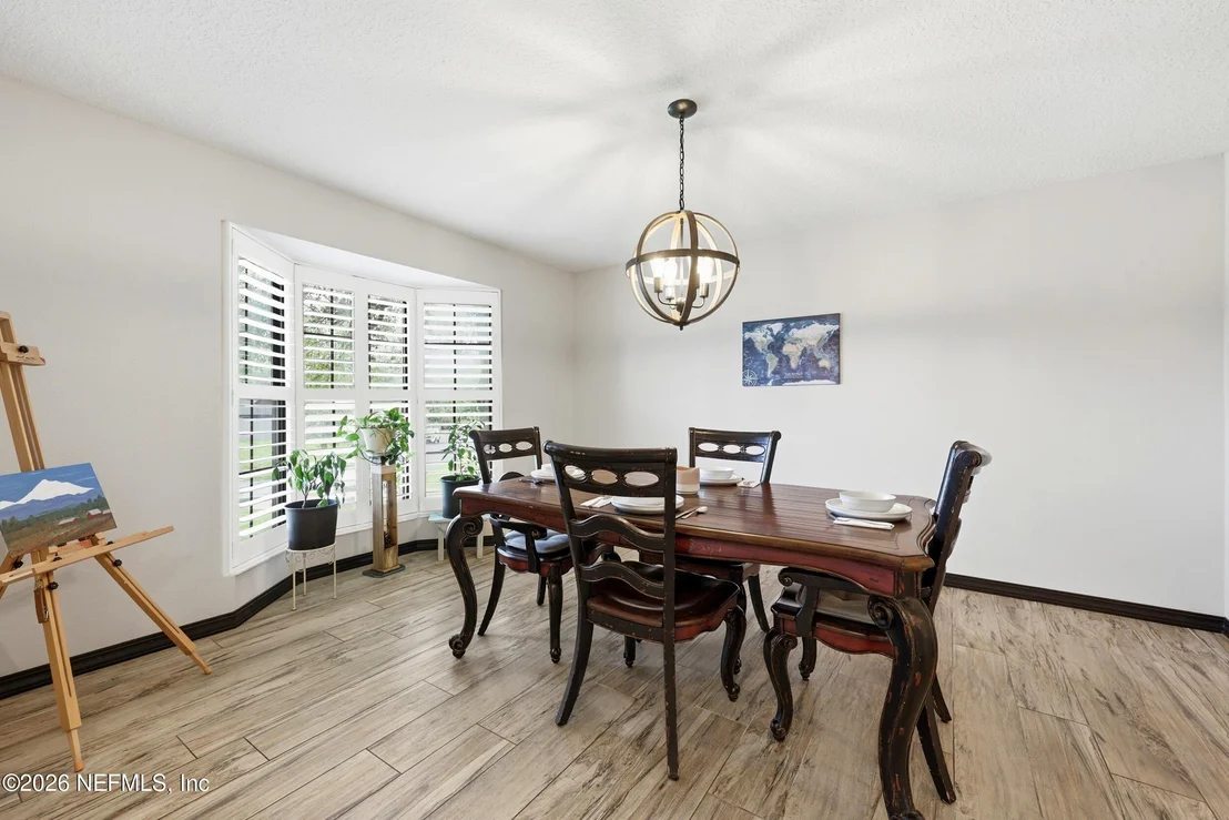 Photo of 905 MIDDLERIDGE Court