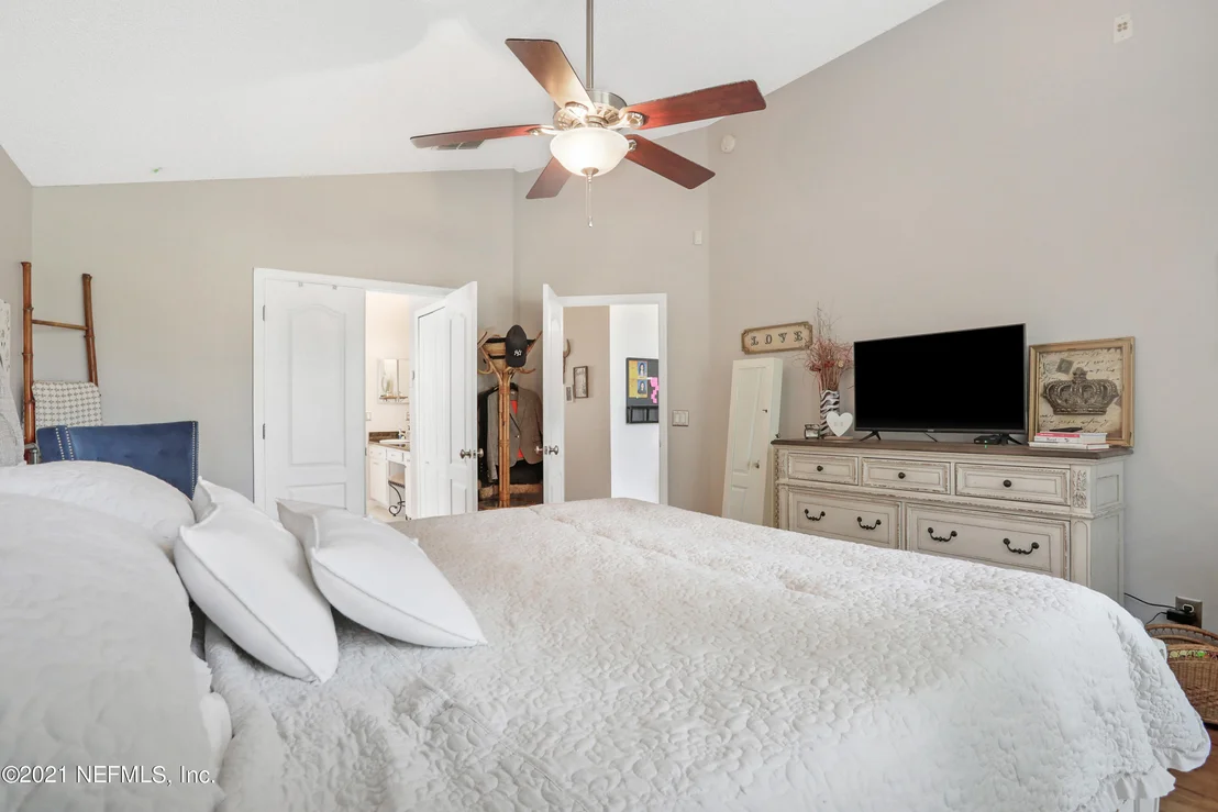 Photo of 321 JOHNS GLEN Drive