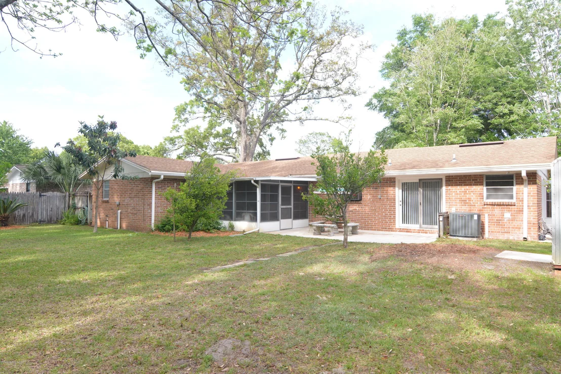 Photo of 2518 LANG Avenue