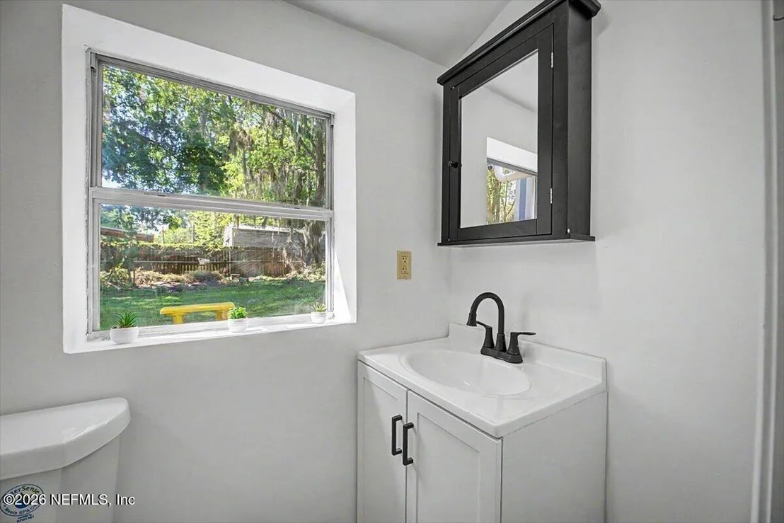 Photo of 2520 LARSEN Road