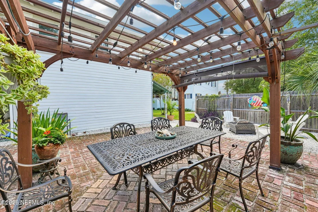 Photo of 249 CHARLOTTE Street