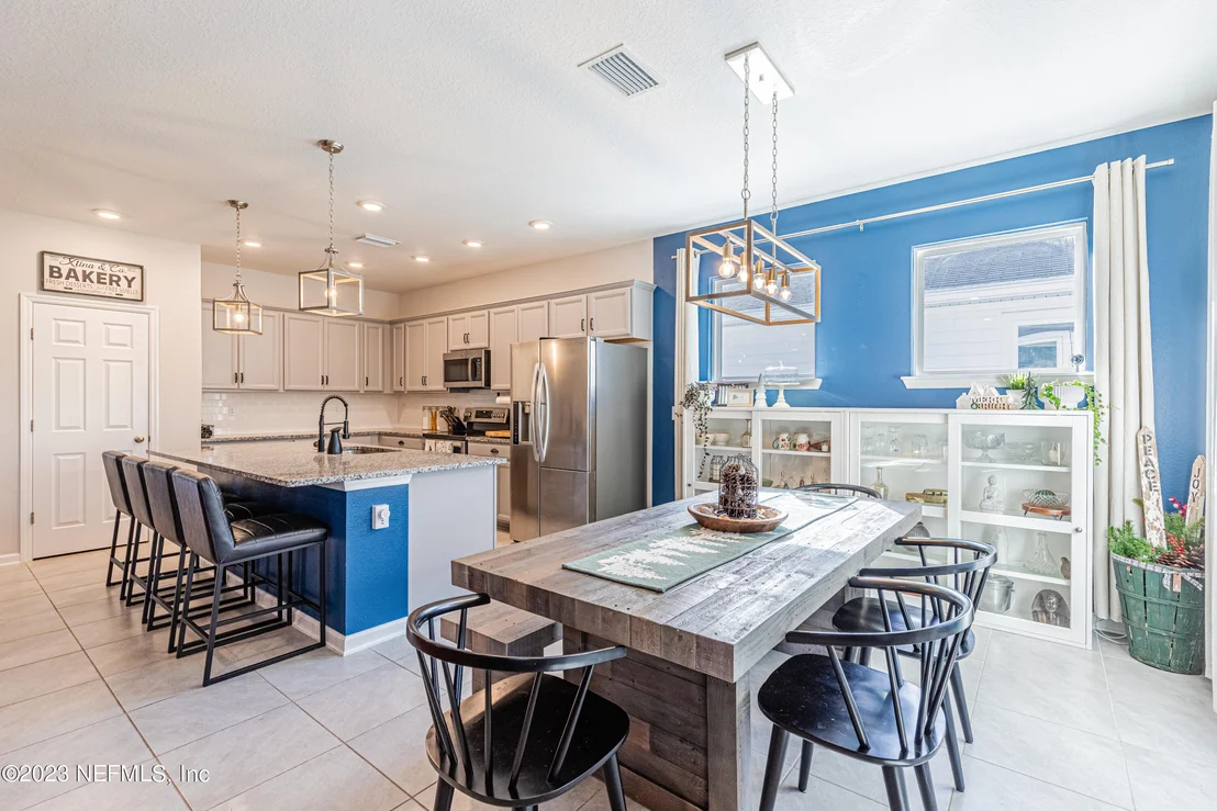 Photo of Unit 6 at 12056 BRIDGEHAMPTON Road
