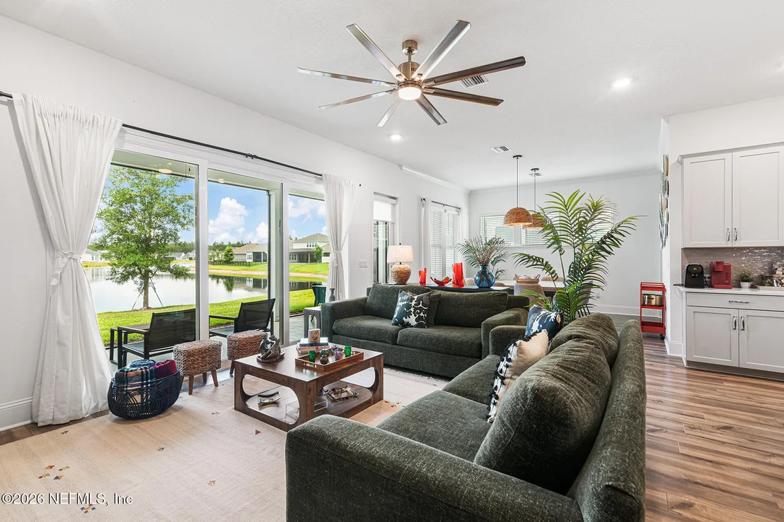 Photo of 637 NAVIGATORS Road