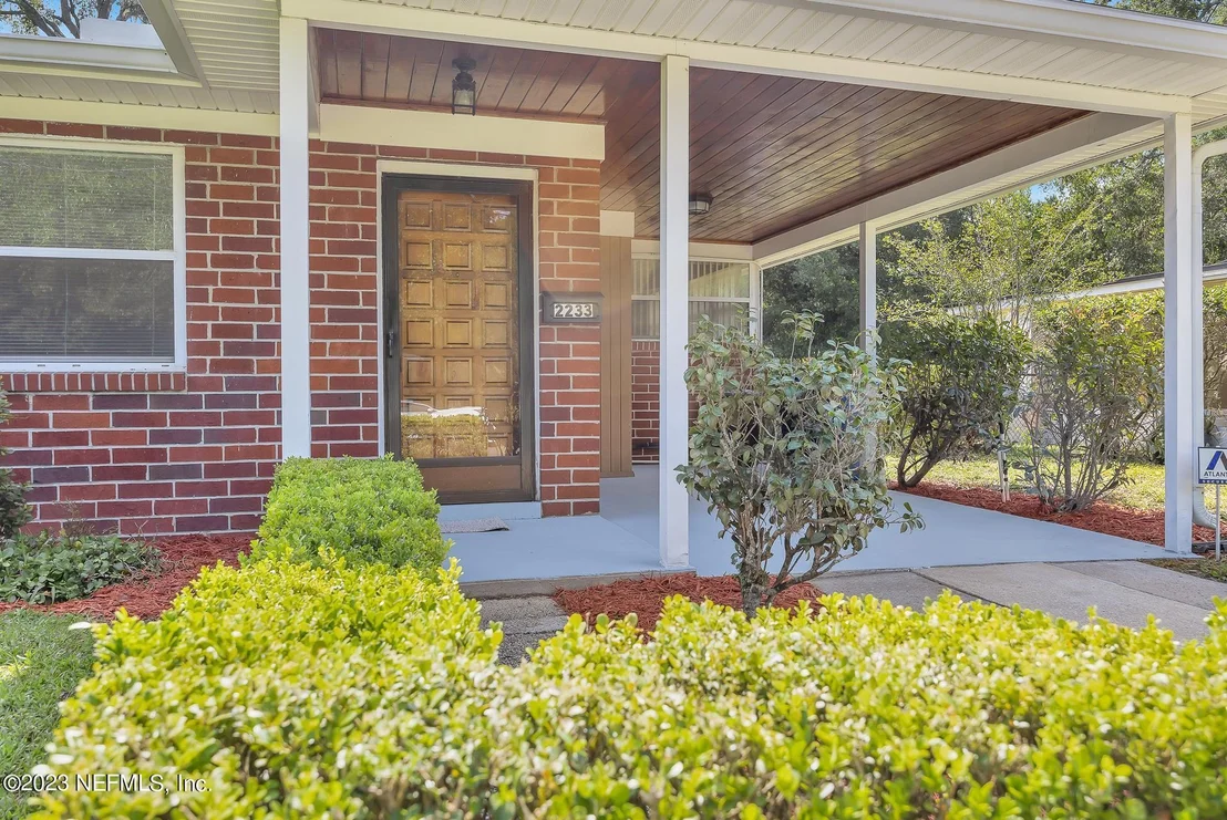 Photo of 2233 MAPLE LEAF Drive E