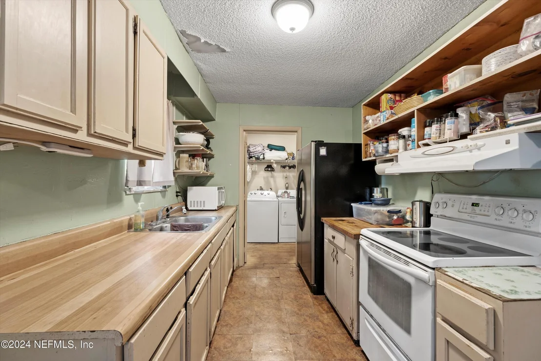 Photo of 1128 TAYLOR Road