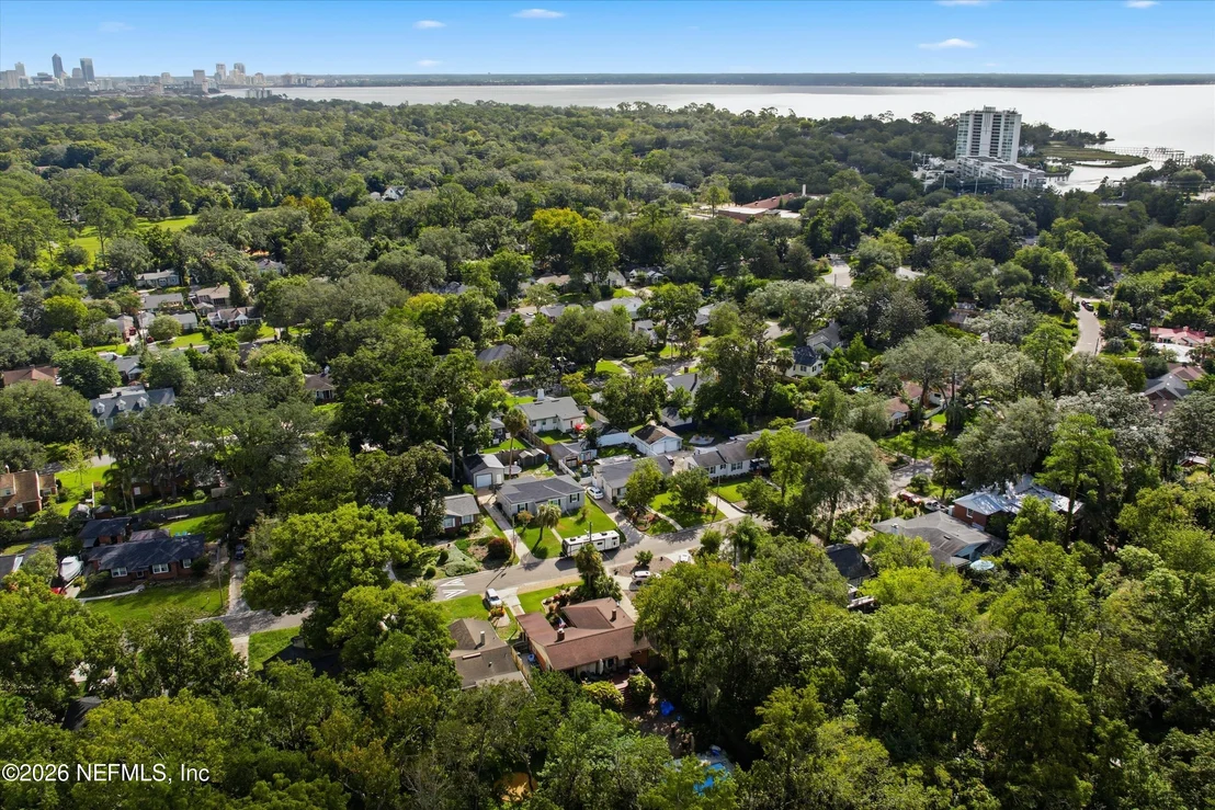 Photo of 1642 PERSHING Road