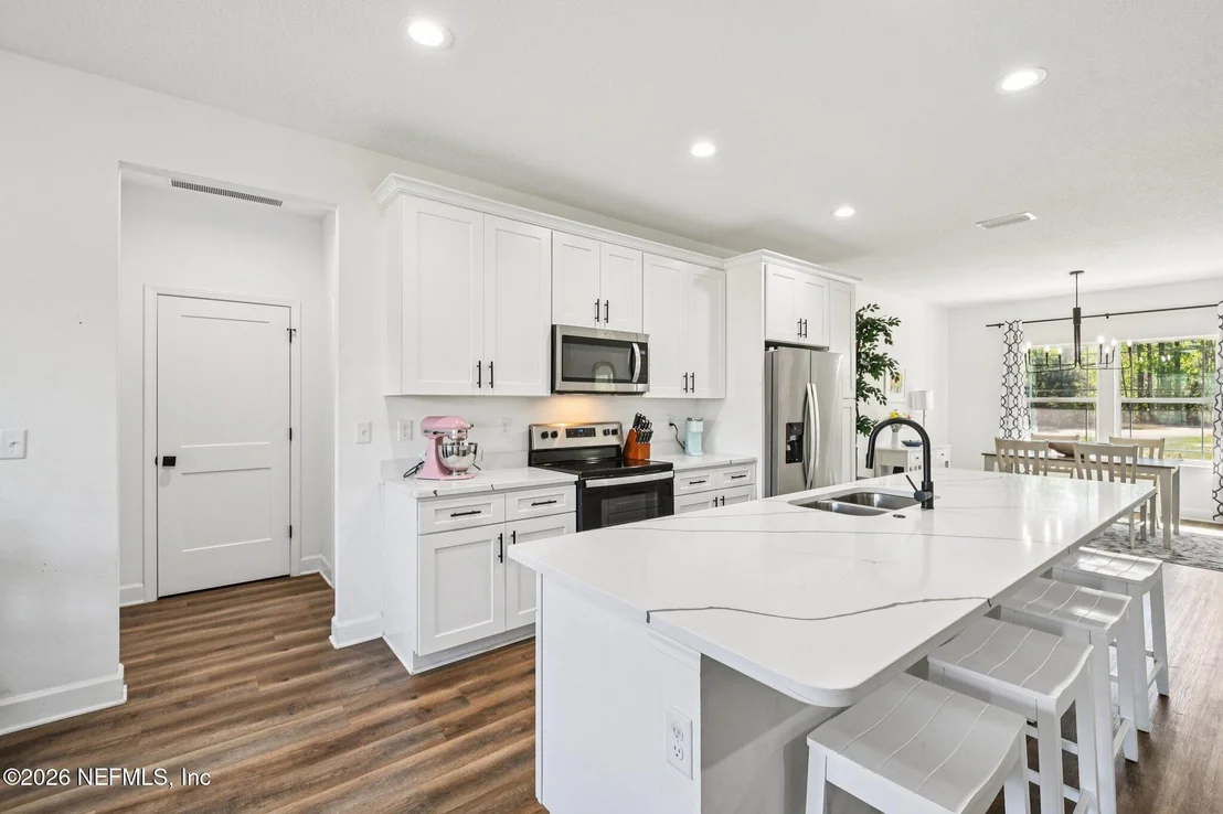 Photo of 5012 LAUREL Street
