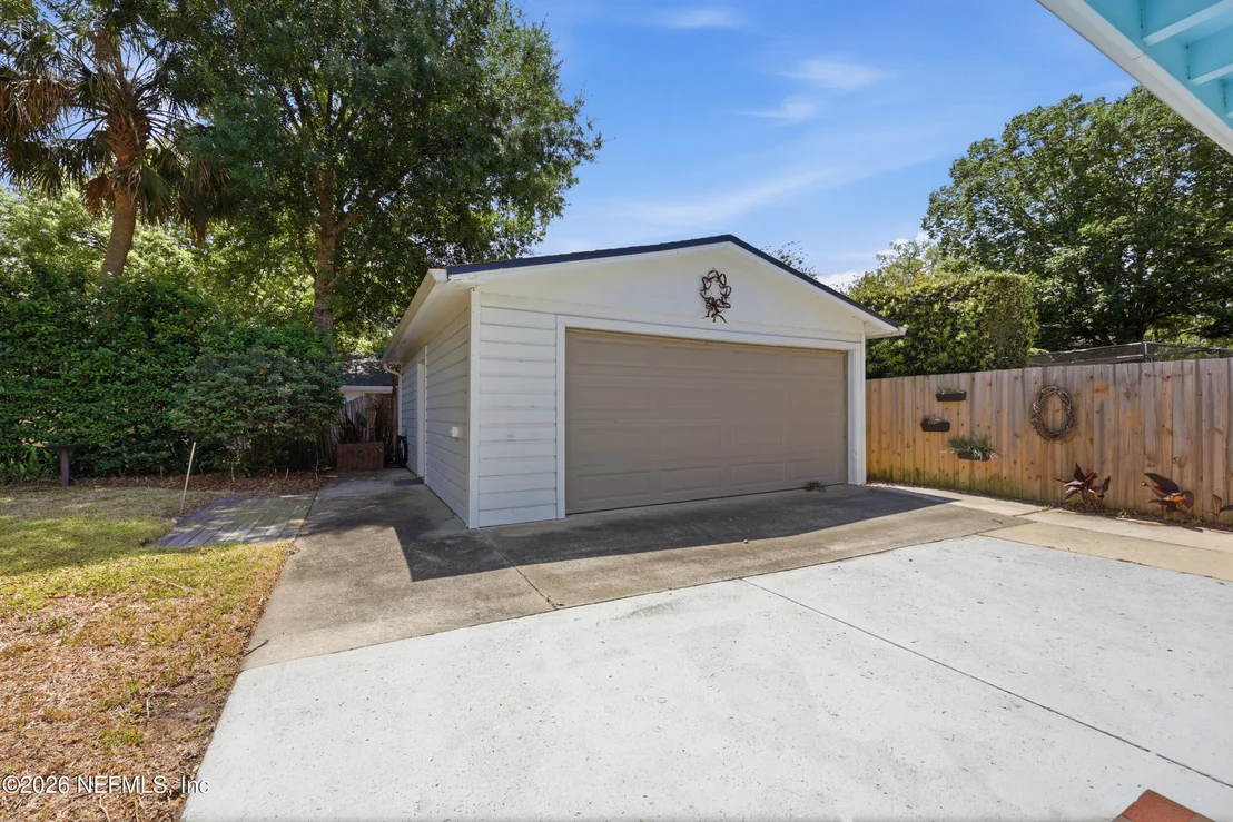 Photo of 1622 AVOCA Place