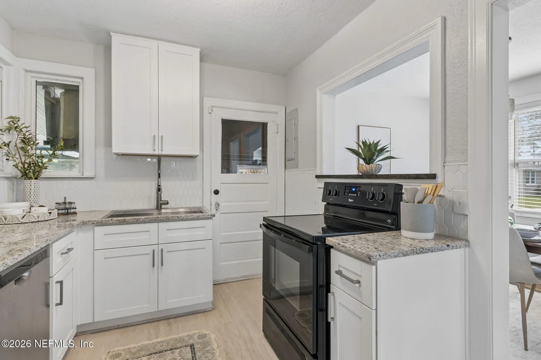 Photo of 2246 REDFERN Road