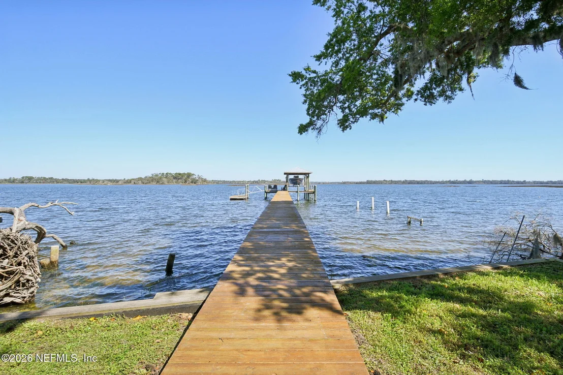 Photo of Unit 17 at 5577 HECKSCHER Drive