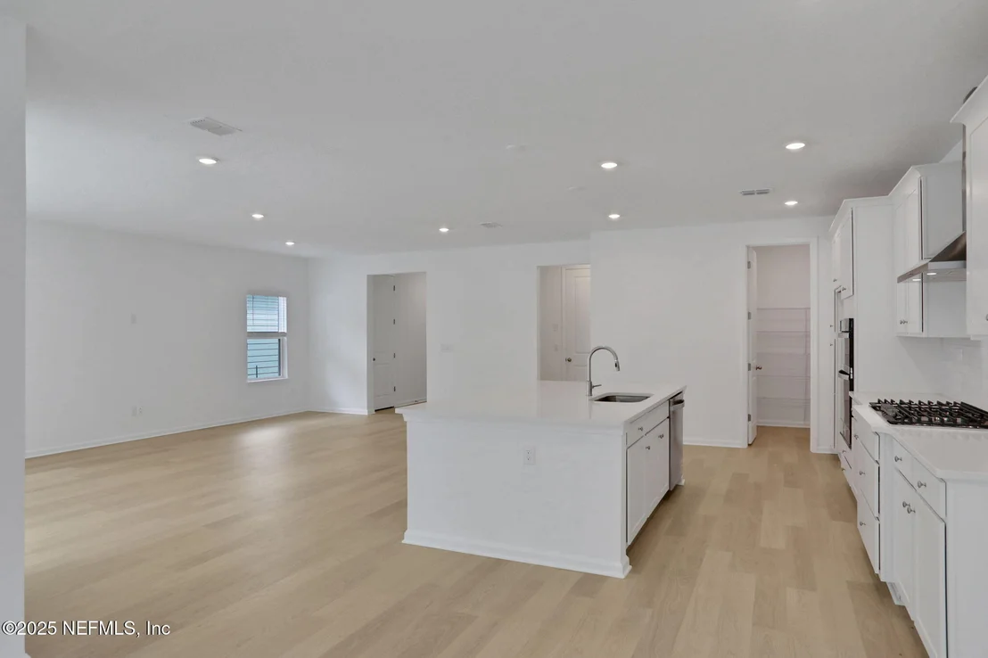 Photo of 643 FARMFIELD Drive