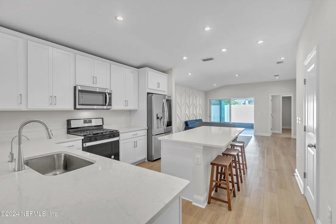 Photo of 595 MEADOW CREEK Drive