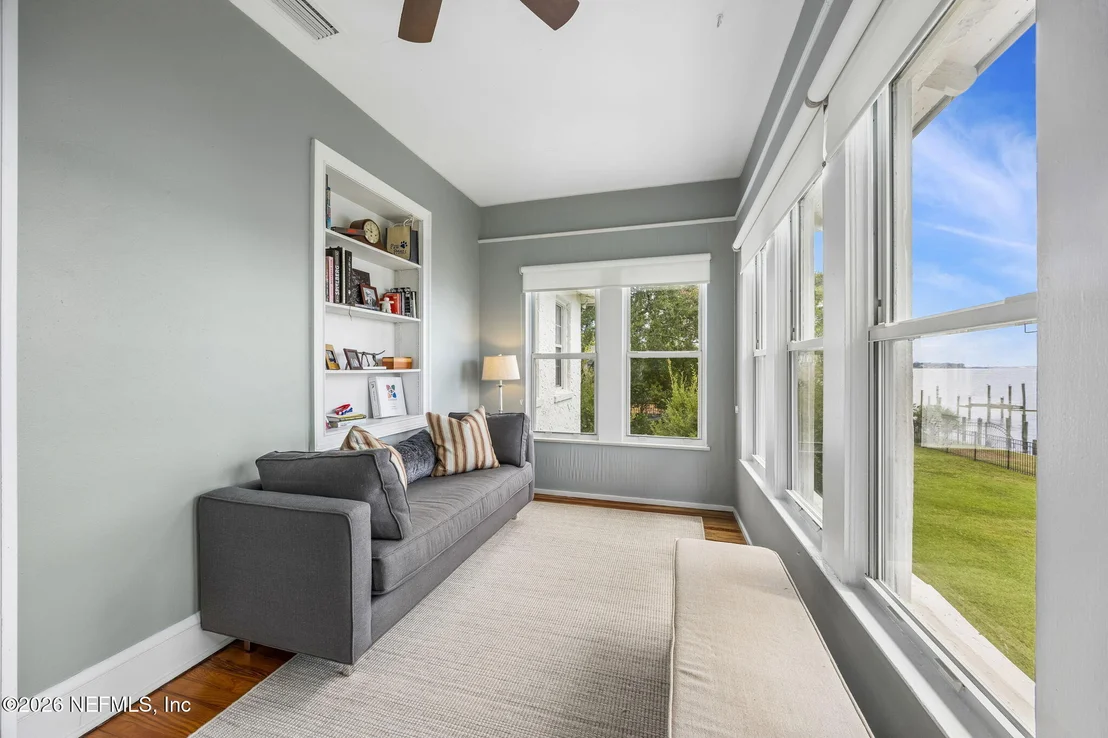 Photo of 1676 RIVER Road