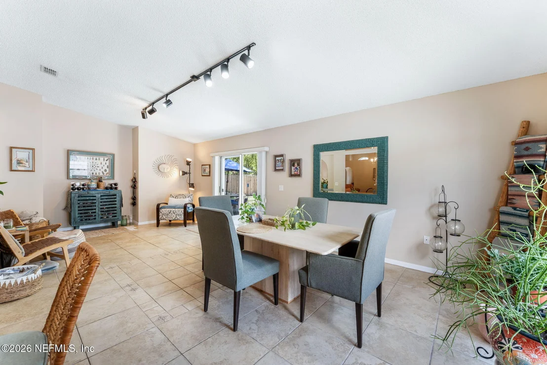 Photo of 2274 PEERLESS Lane W
