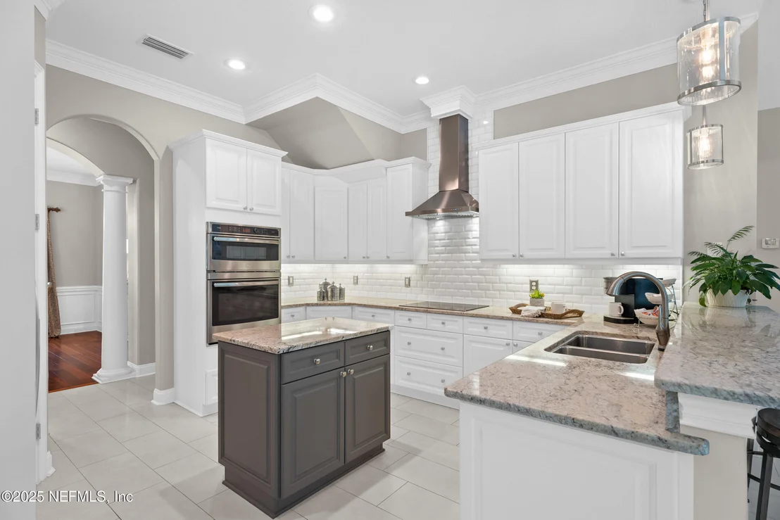 Photo of 389 SUMMERSET Drive