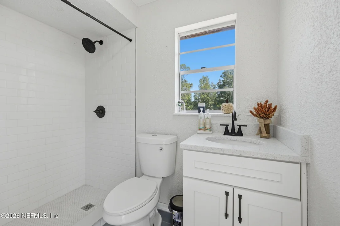 Photo of 5684 MAVERICK Road