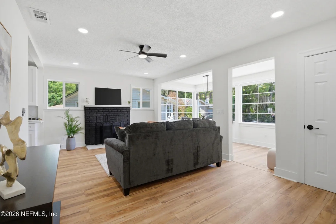 Photo of 6918 PARK Circle