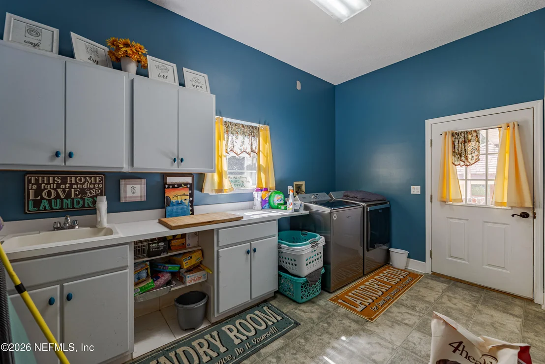 Photo of 8404 NESBITT Road