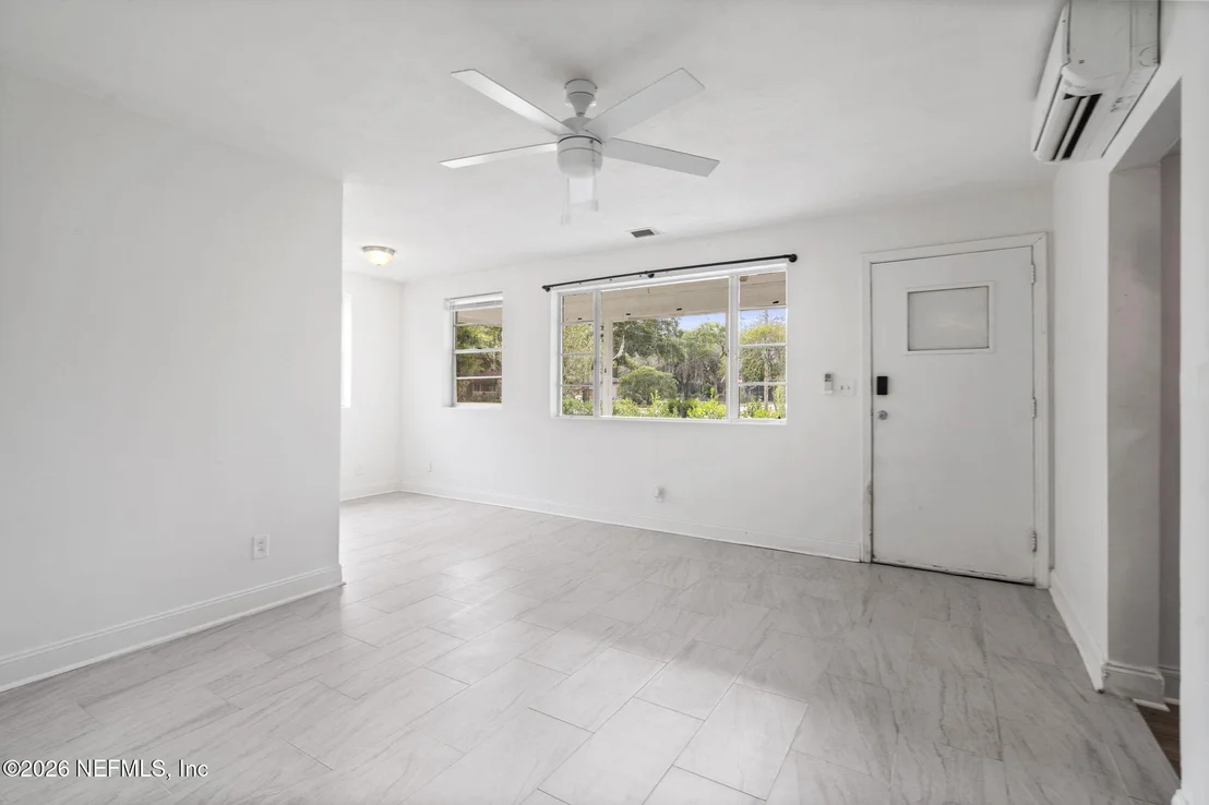 Photo of 517 CLINTON Drive