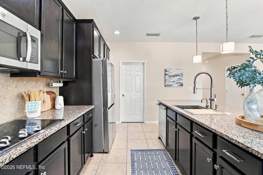 Photo of 219 DEERFIELD GLEN Drive