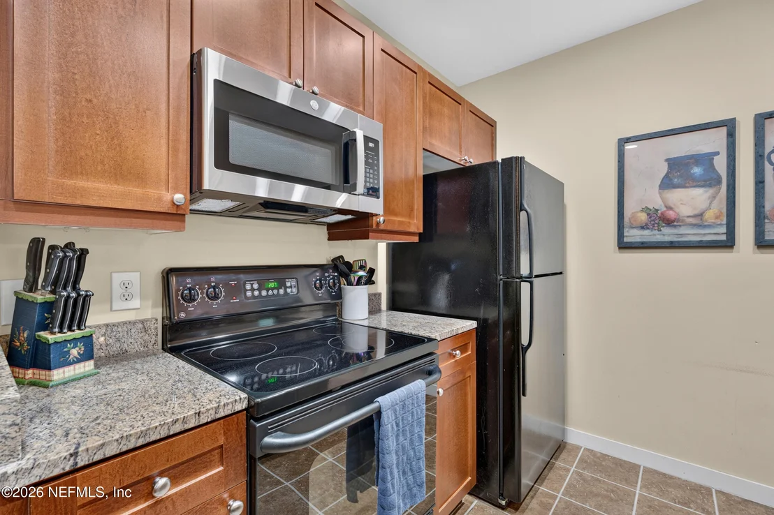 Photo of Unit 323 at 955 REGISTRY Boulevard