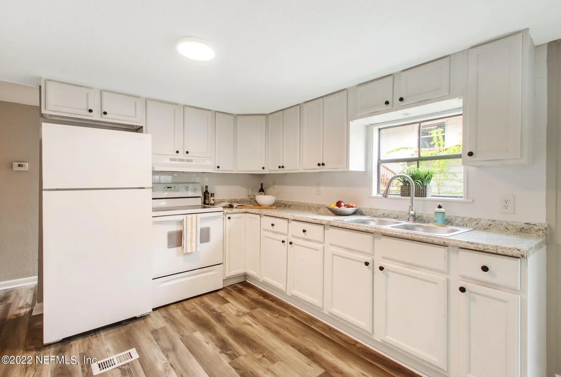 Photo of 676 CHESTNUT Street