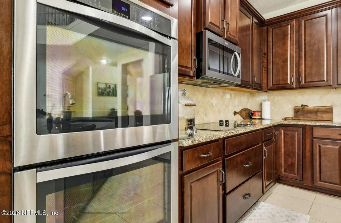 Photo of 1072 MERLIN Point