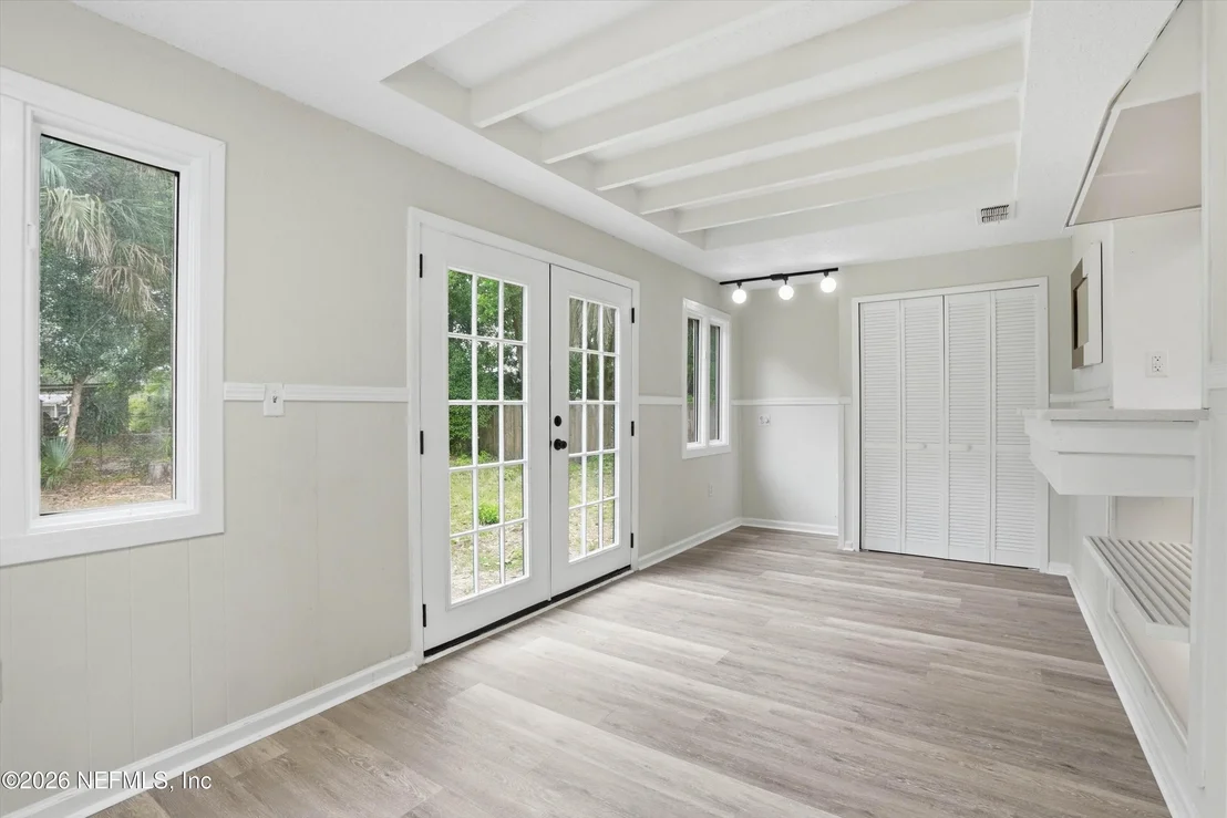 Photo of 1138 HALIFAX Road