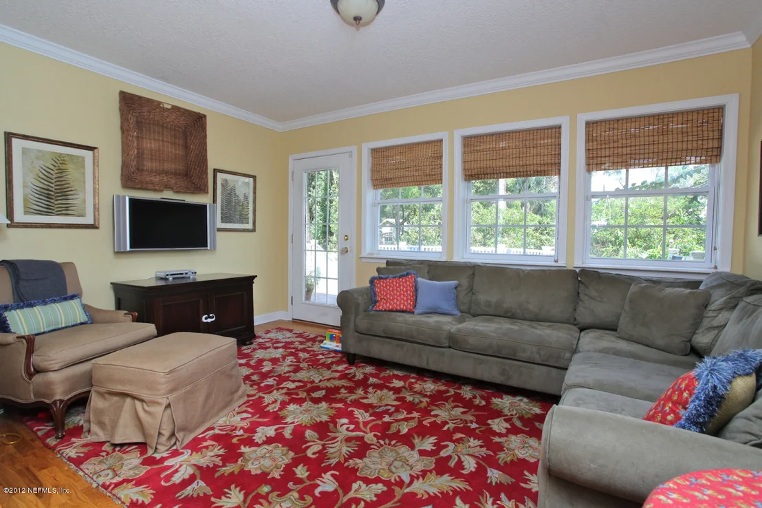 Photo of 1405 Mapleton Road