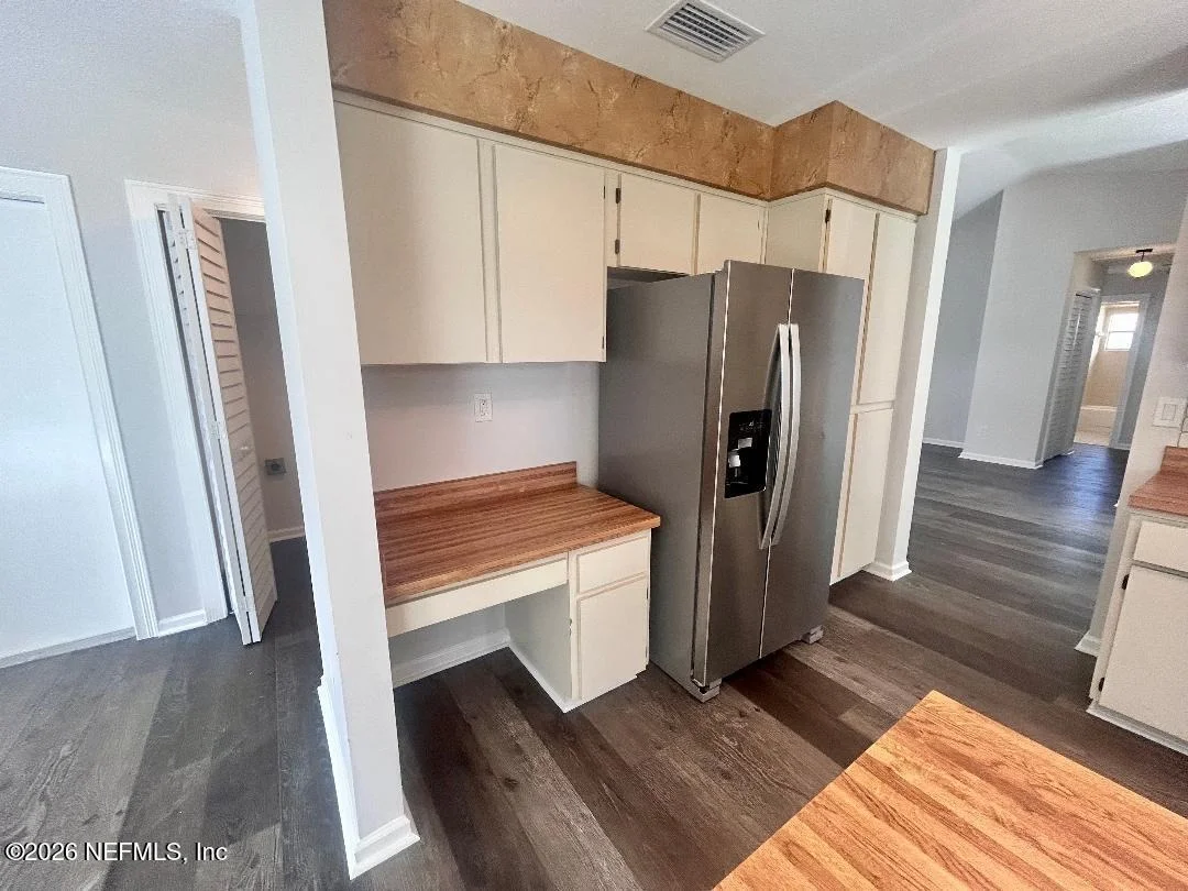 Photo of 702 NIEVES Lane