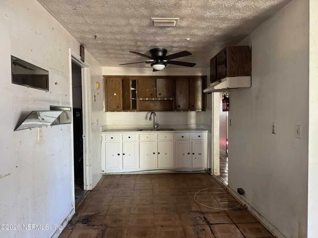 Photo of 2560 ROBERT Street