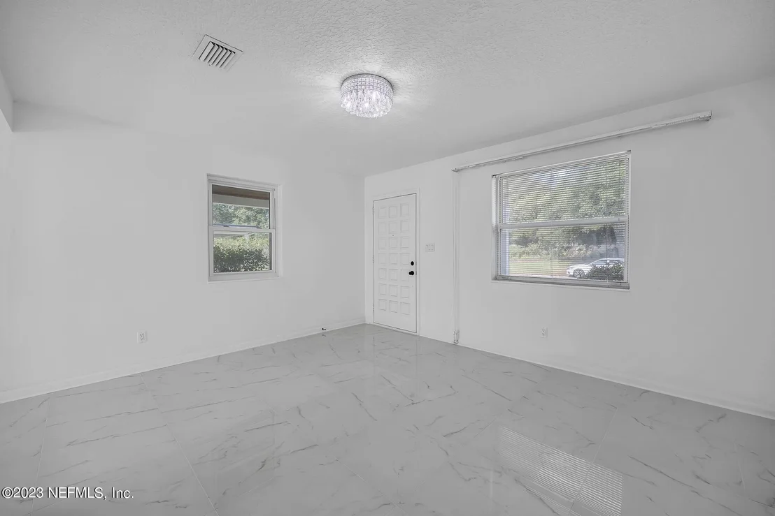 Photo of 2233 MAPLE LEAF Drive E