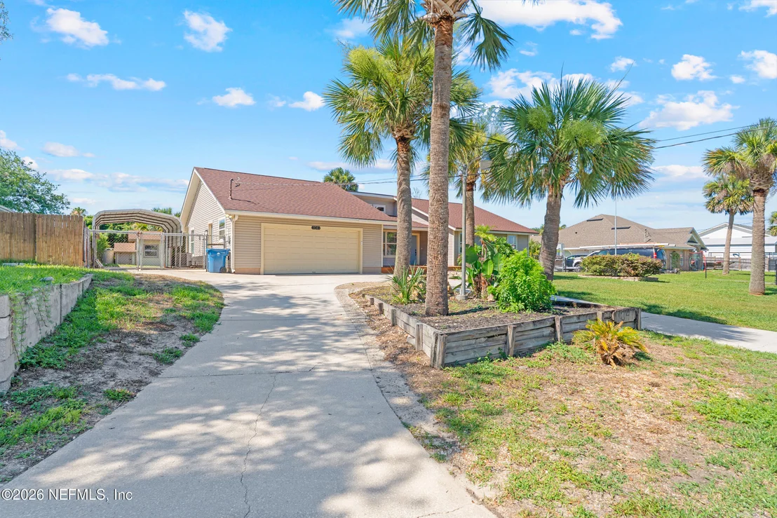Photo of 7047 RIVERCREST Drive