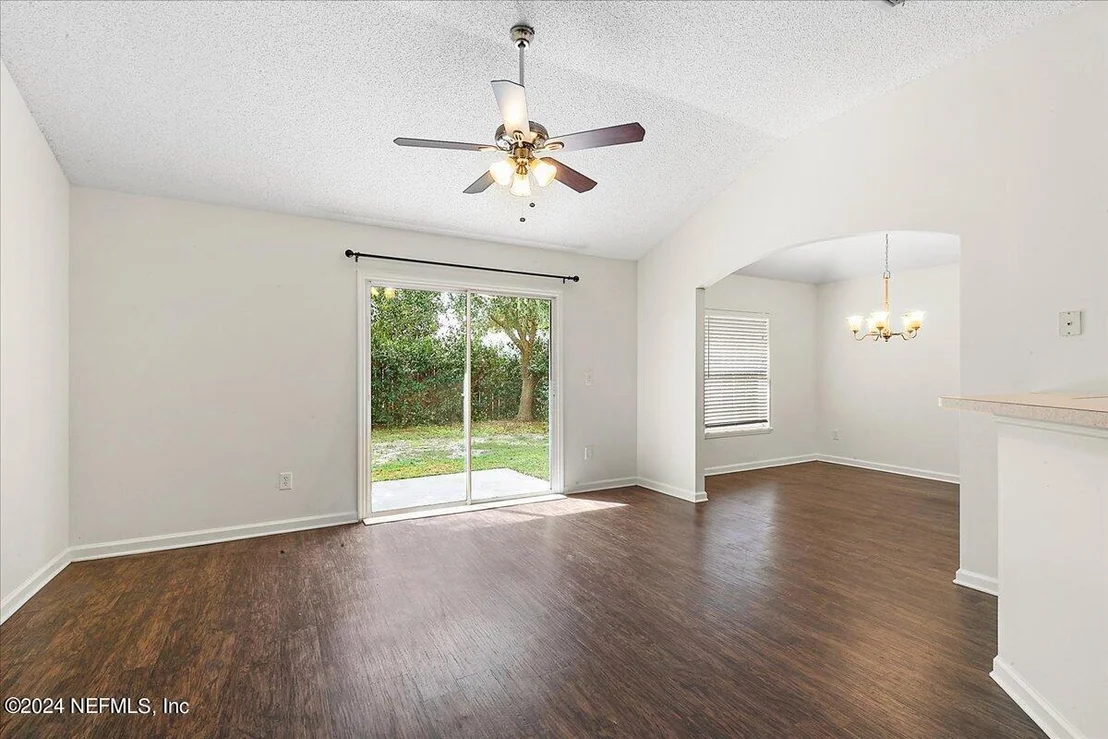 Photo of 1221 MACLAREN Street