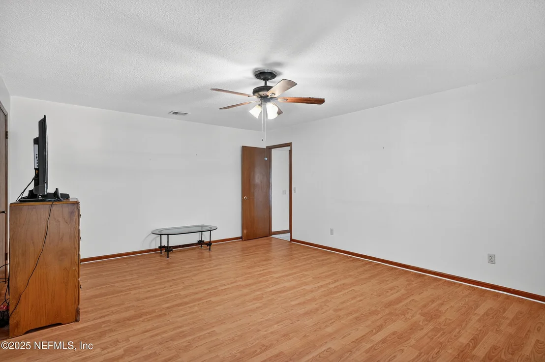 Photo of 530 HICKORY Drive
