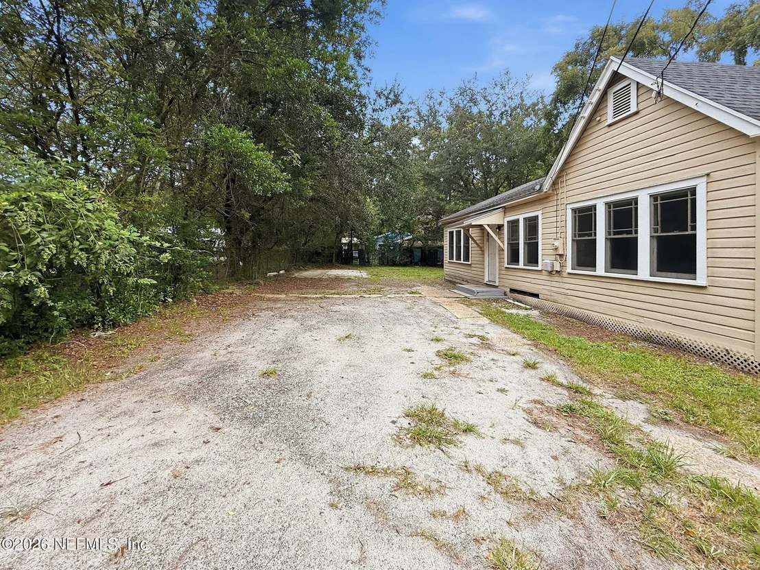 Photo of 7739 HAMMOND Boulevard